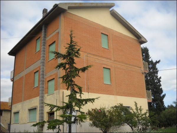 Casa colonica in vendita a Appignano del Tronto