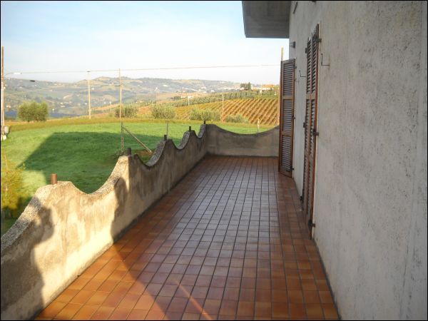 Casa colonica in vendita a Castel di Lama, alta, collina