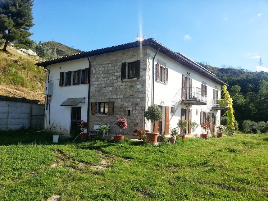 Casa indipendente in vendita a Ascoli Piceno, Monterocco