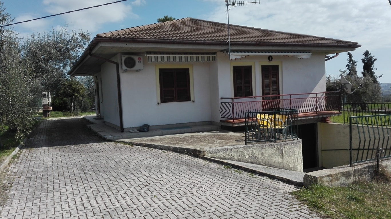 Villa in vendita a Nereto, Parignano