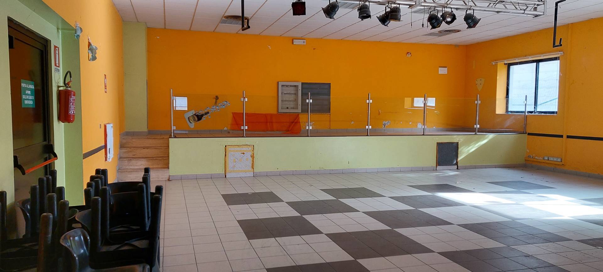 Locale commerciale in vendita a Acquasanta Terme