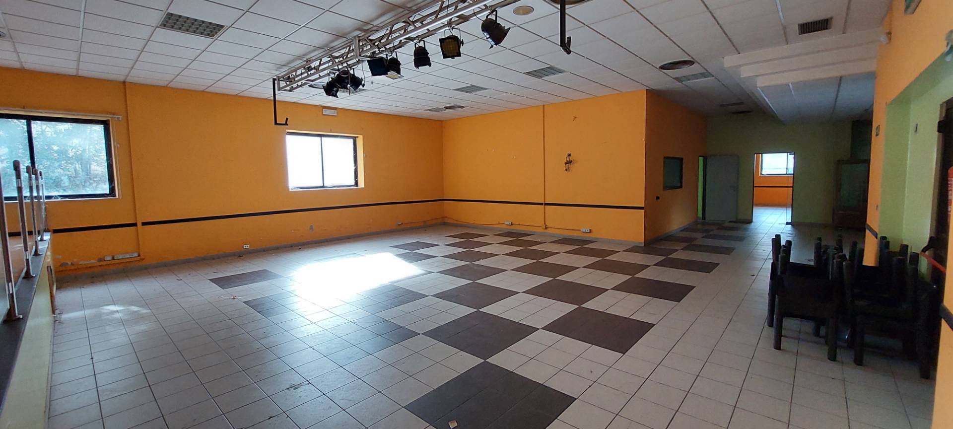 Locale commerciale in vendita a Acquasanta Terme