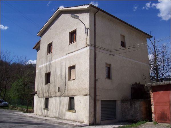 Casa indipendente in vendita a Acquasanta Terme, Centrale