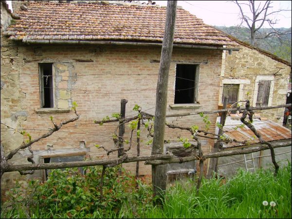 Rustico in vendita a Ascoli Piceno, 3/4 km da Ascoli Piceno