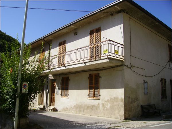 Casa indipendente in vendita a Montegallo, Uscerno