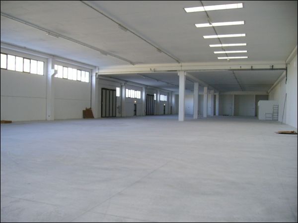 Capannone in vendita a Ancarano, Zona Bonifica