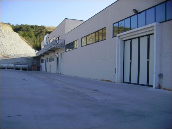 Capannone in vendita a Ancarano, Zona Bonifica