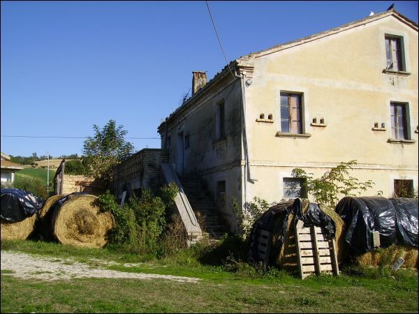 Casa colonica in vendita a Rotella