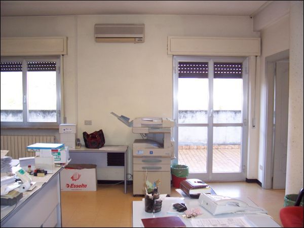 Ufficio in vendita a Ascoli Piceno, Campolungo
