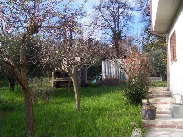 Casa indipendente in vendita a Ascoli Piceno, Monticelli