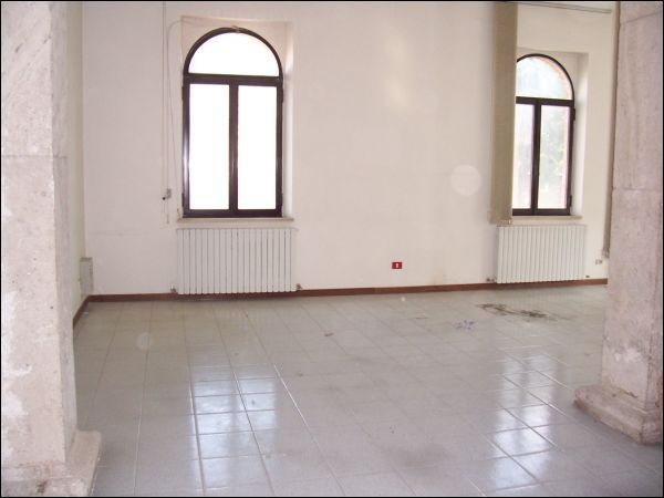 Ufficio in vendita a Ascoli Piceno, Centro