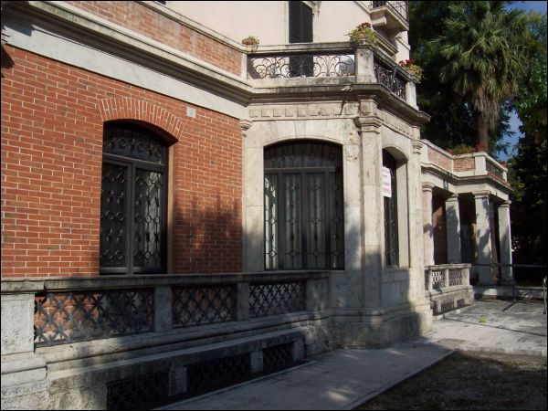 Ufficio in vendita a Ascoli Piceno, Centro