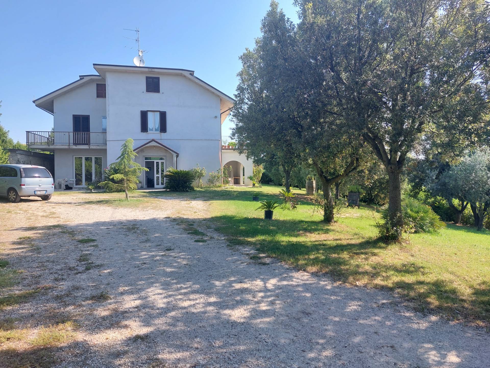 Casa colonica in vendita a Acquaviva Picena