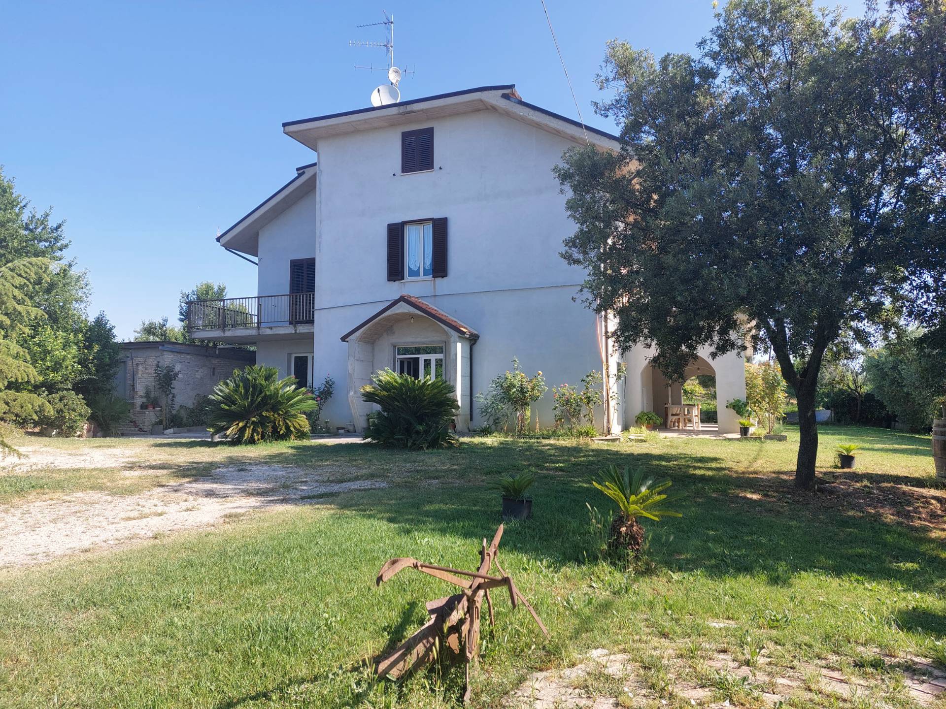 Casa colonica in vendita a Acquaviva Picena