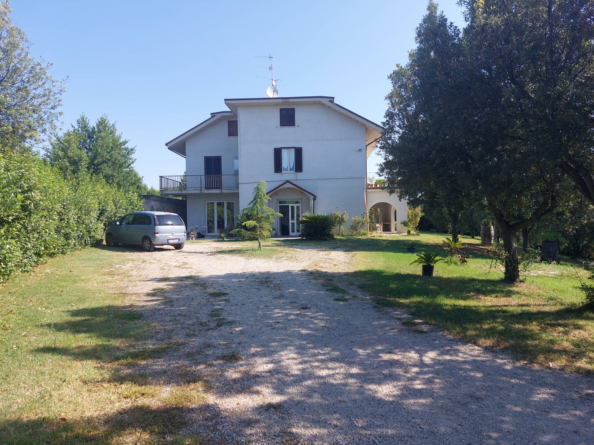 Casa colonica in vendita a Acquaviva Picena