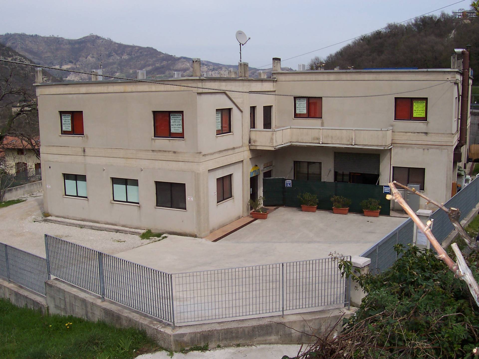 Locale commerciale in vendita a Acquasanta Terme