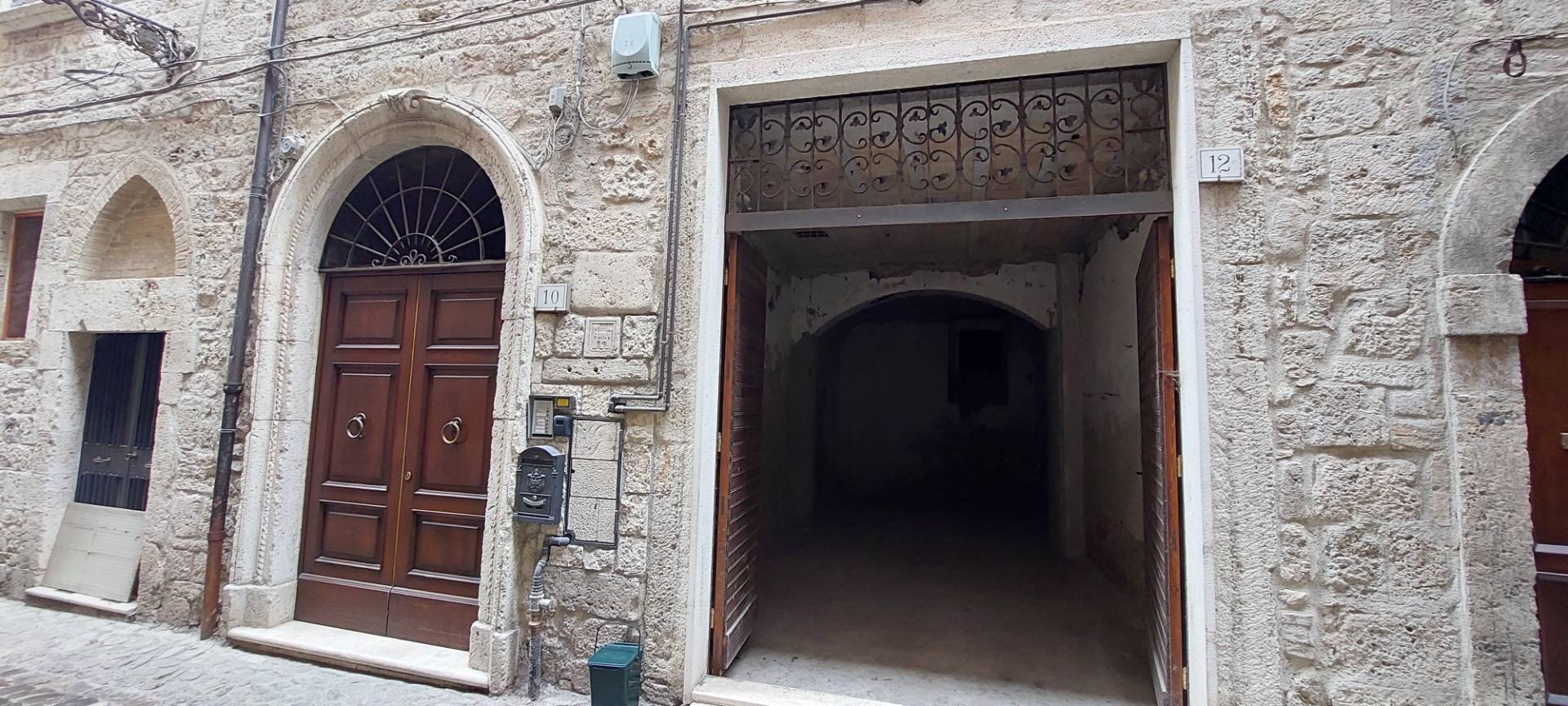 Fondo / negozio in vendita a Ascoli Piceno, Centro Storico