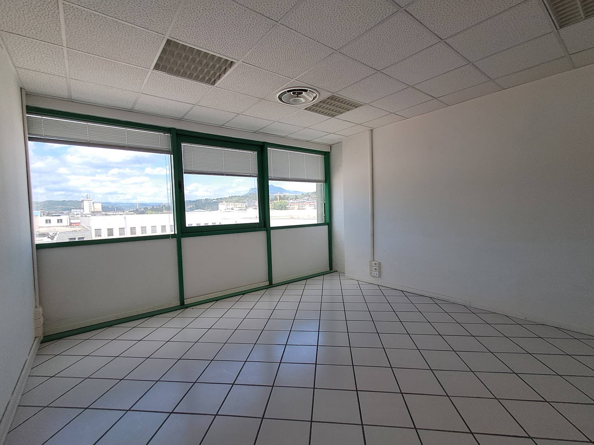 Studio/Ufficio in affitto a Ascoli Piceno, V.le del Commercio