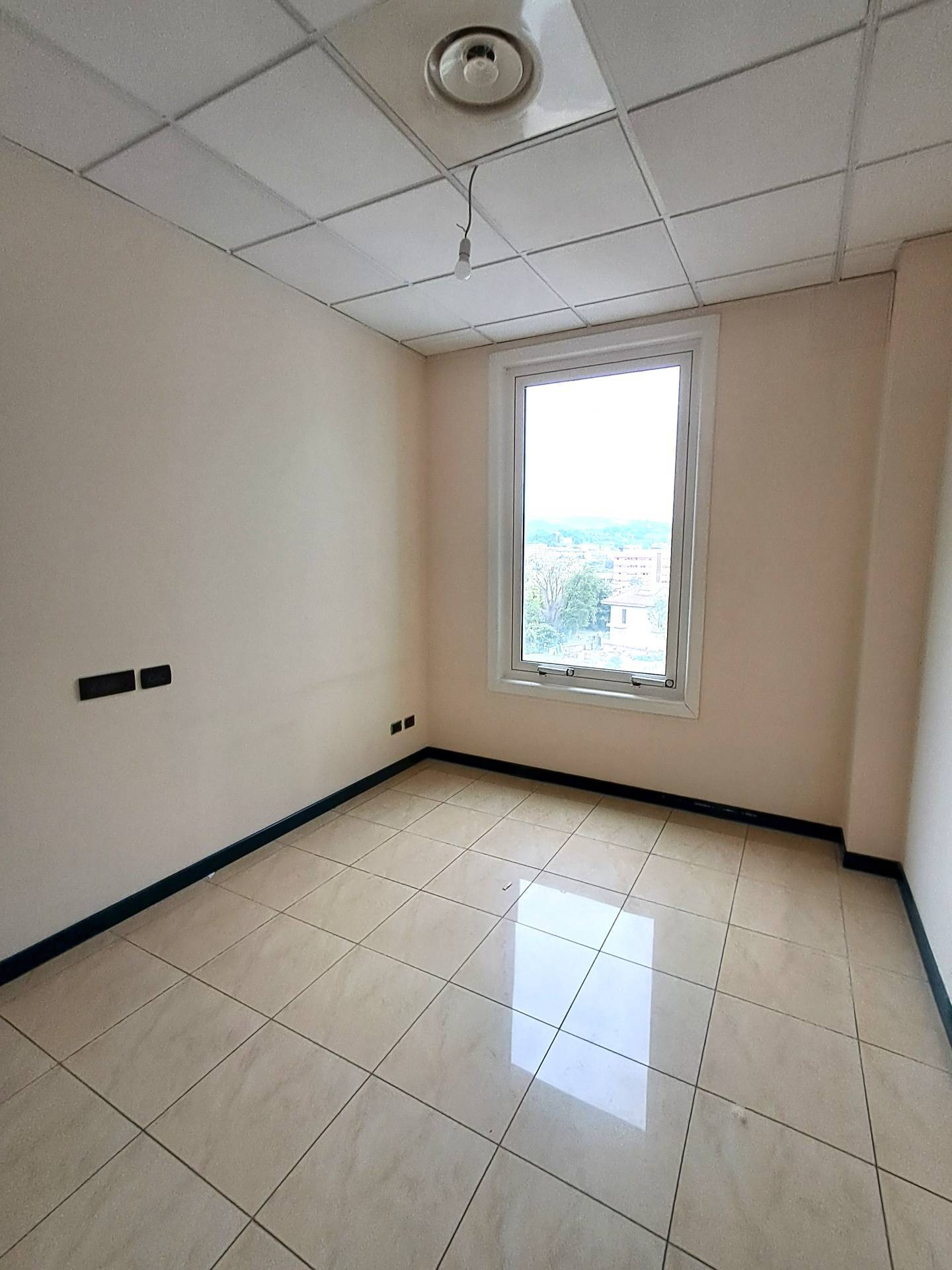 Studio/Ufficio in affitto a Ascoli Piceno, Lu Battente