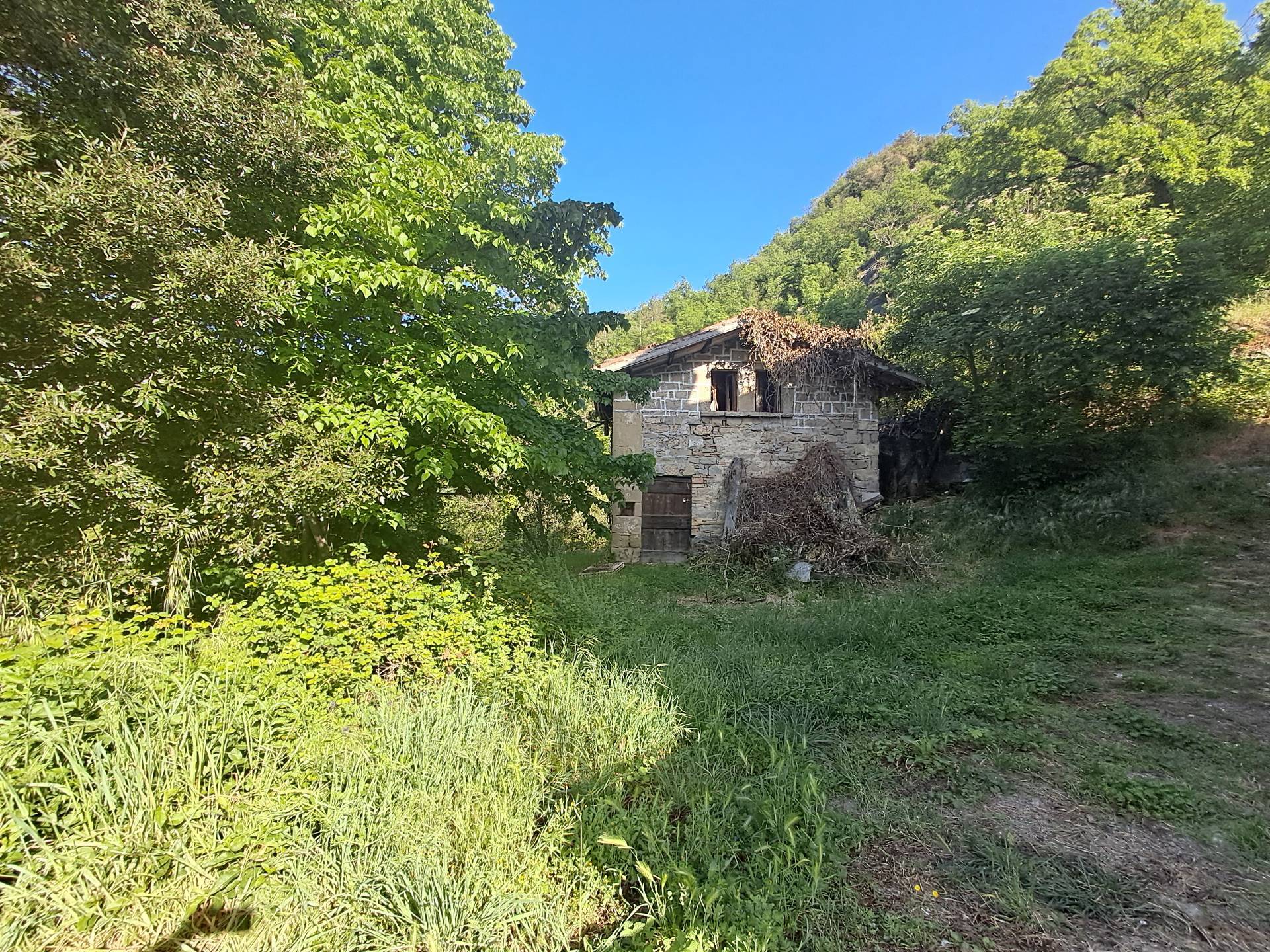 Casa colonica in vendita a Montegallo, Uscerno