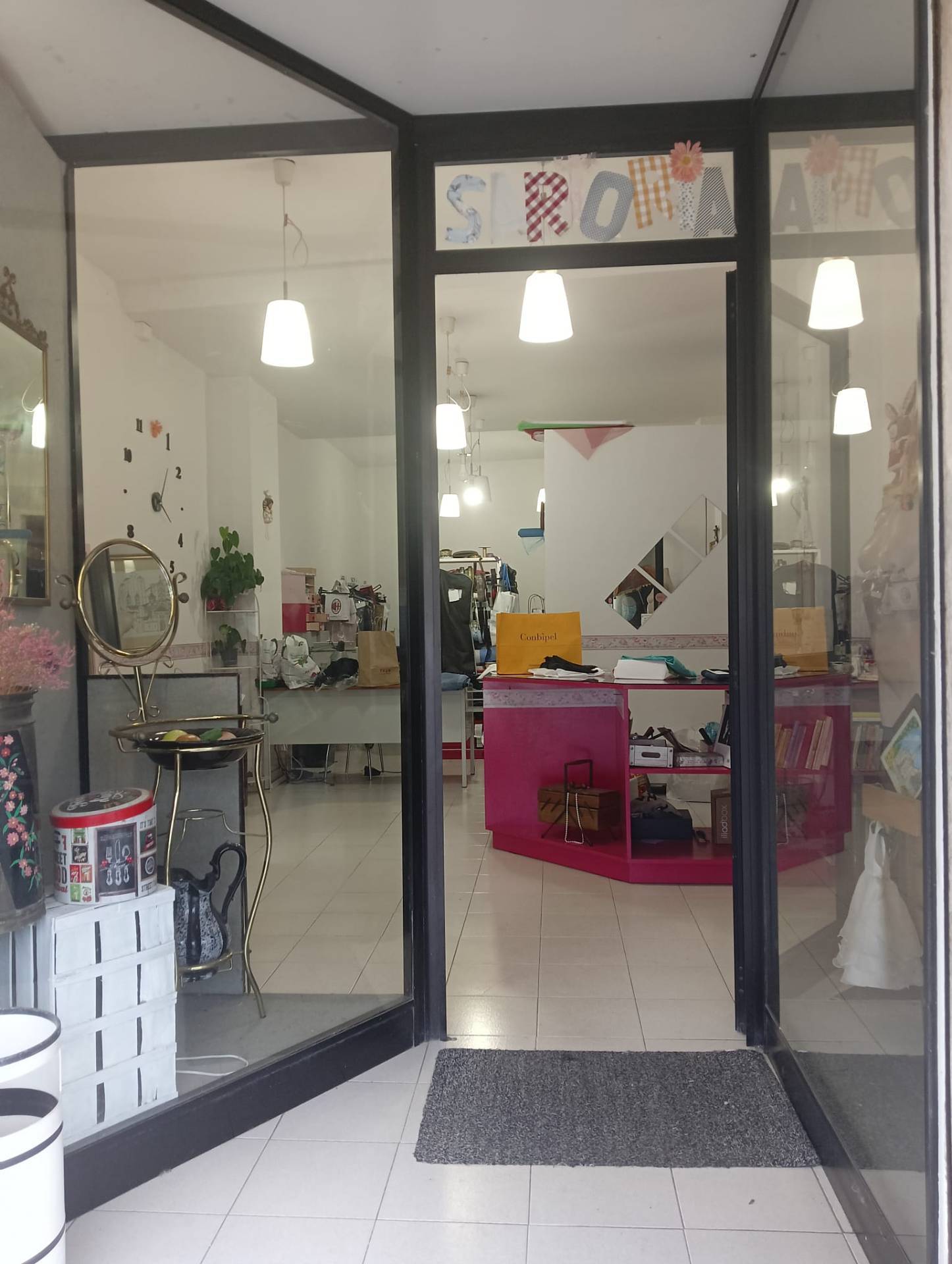 Locale commerciale in affitto a Ascoli Piceno, Campo Parignano