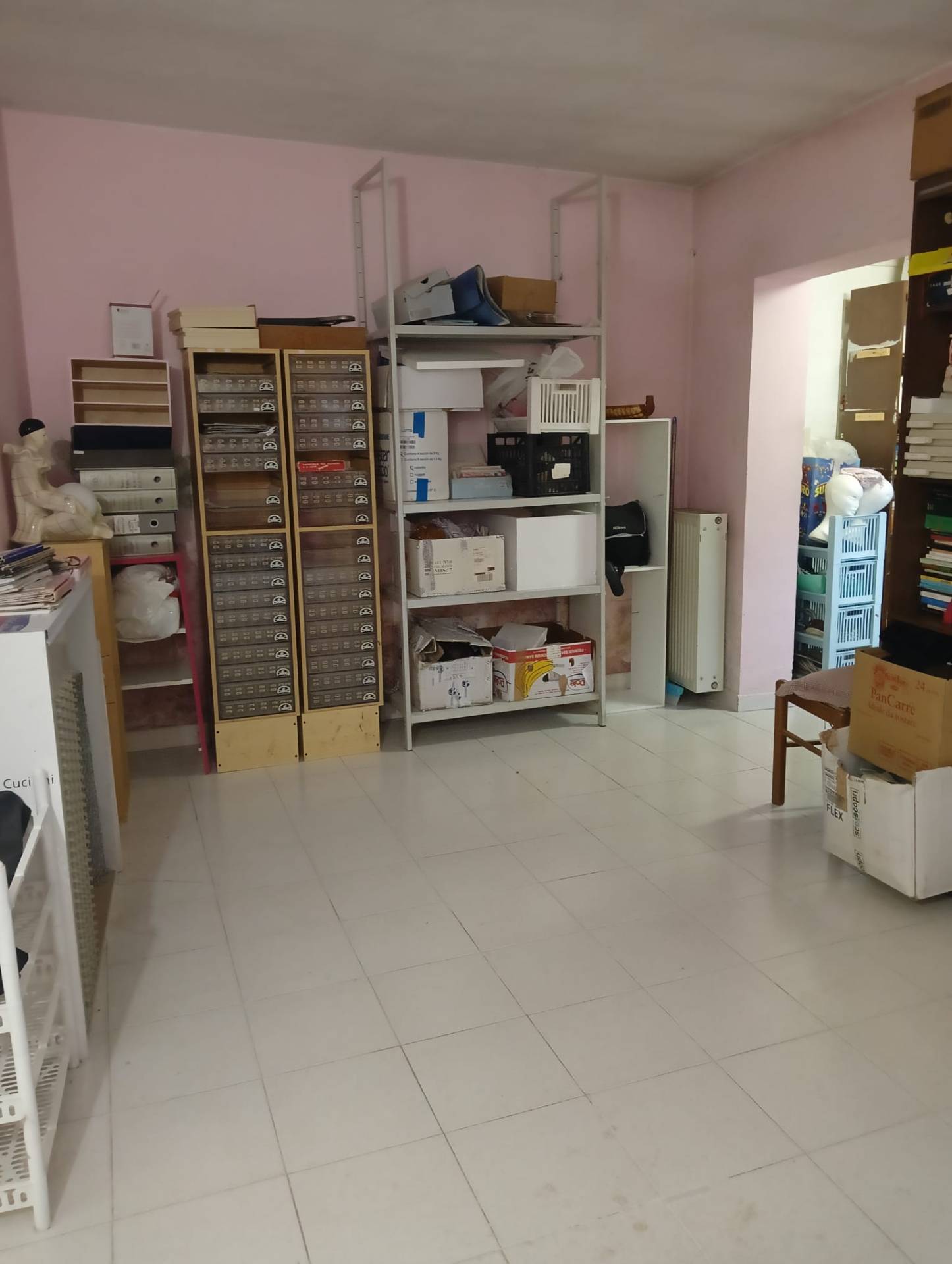 Locale commerciale in affitto a Ascoli Piceno, Campo Parignano
