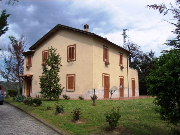 Casa indipendente con terrazzo a Ascoli Piceno - porta cappuccina - 01