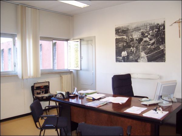 Ufficio con posto auto scoperto a Ascoli Piceno - campolungo - 01