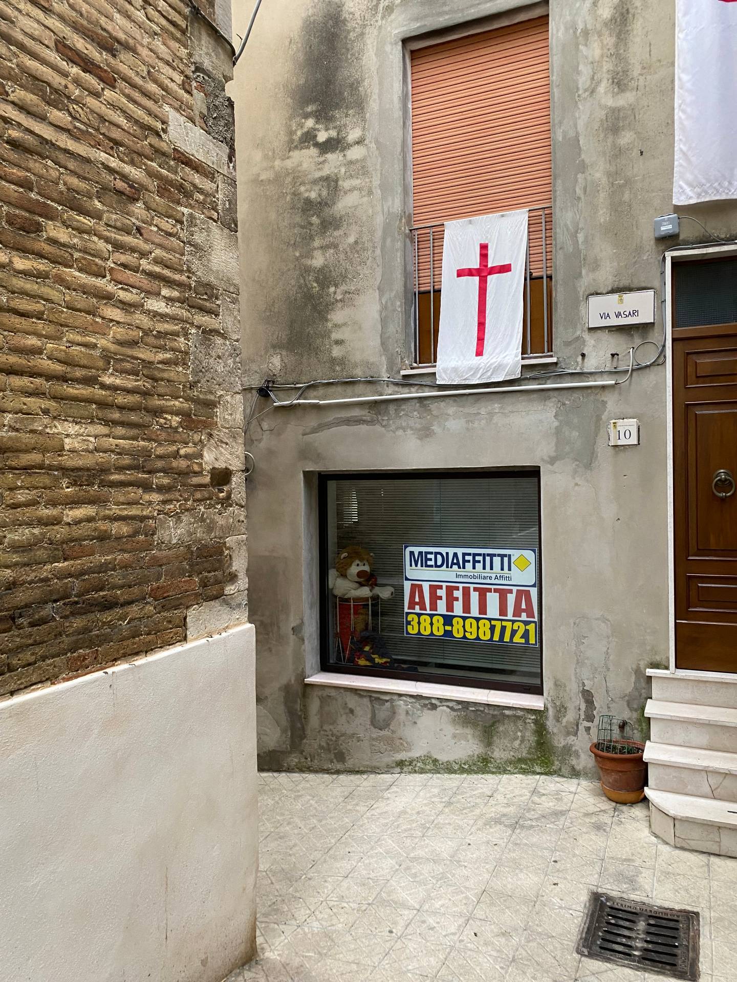 Locale commerciale in affitto a Bucchianico, Centro