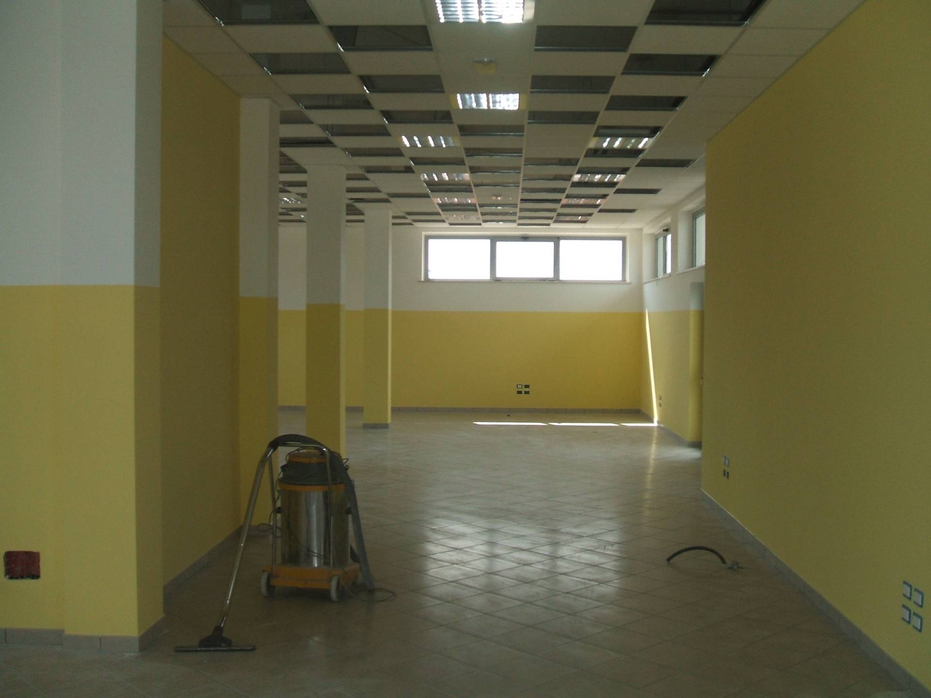 Fondo/negozio in affitto a Chieti, Chieti Scalo