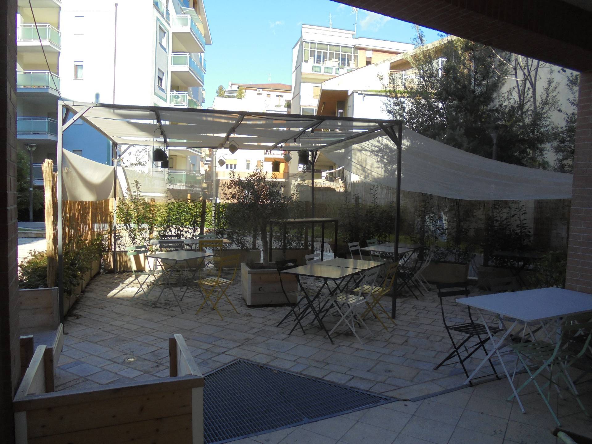 Fondo/negozio in affitto a Chieti, Chieti Scalo