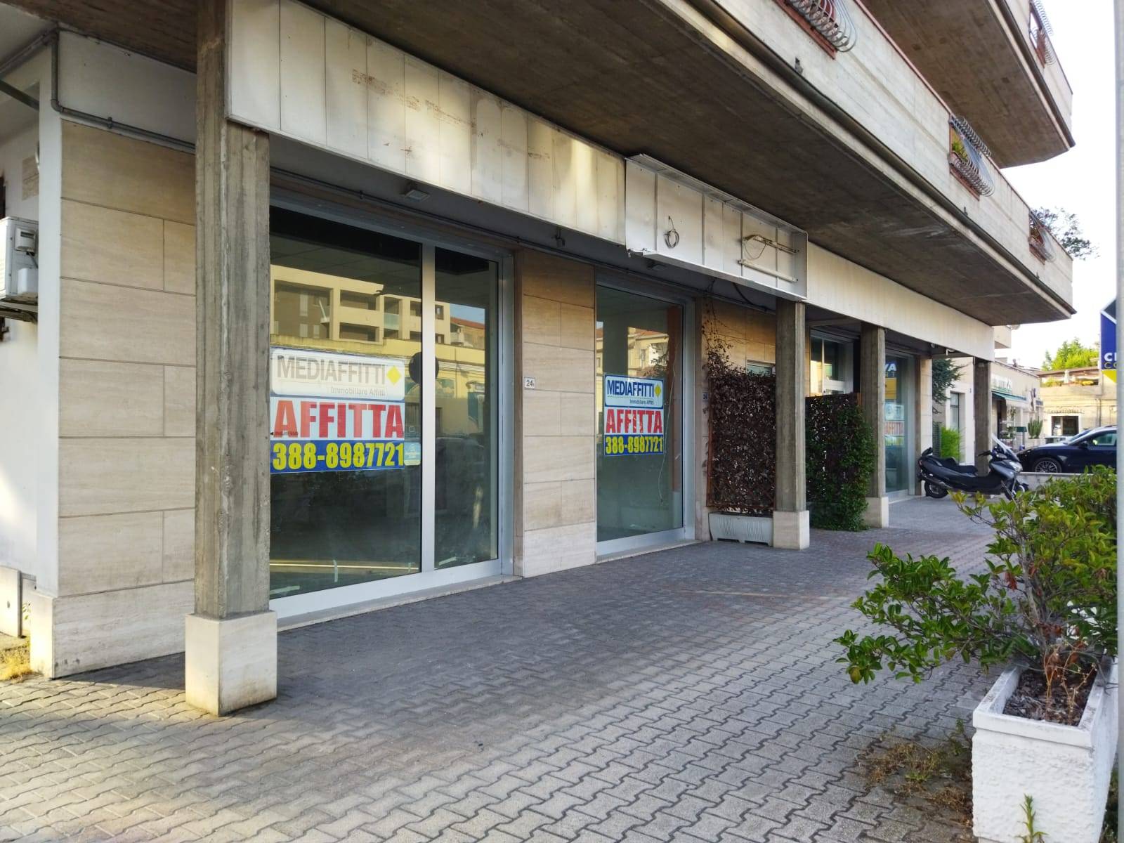 Locale commerciale in affitto a Montesilvano