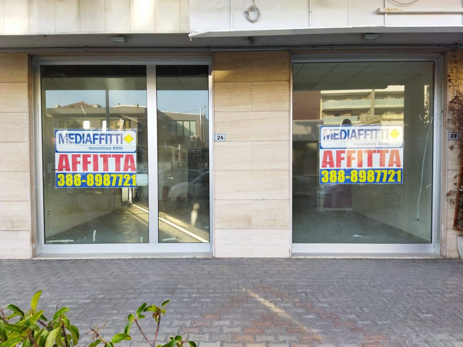 Locale commerciale in affitto a Montesilvano