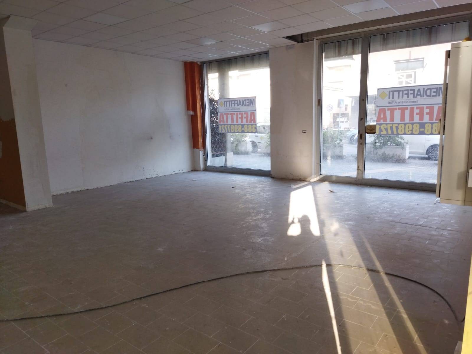 Locale commerciale in affitto a Montesilvano