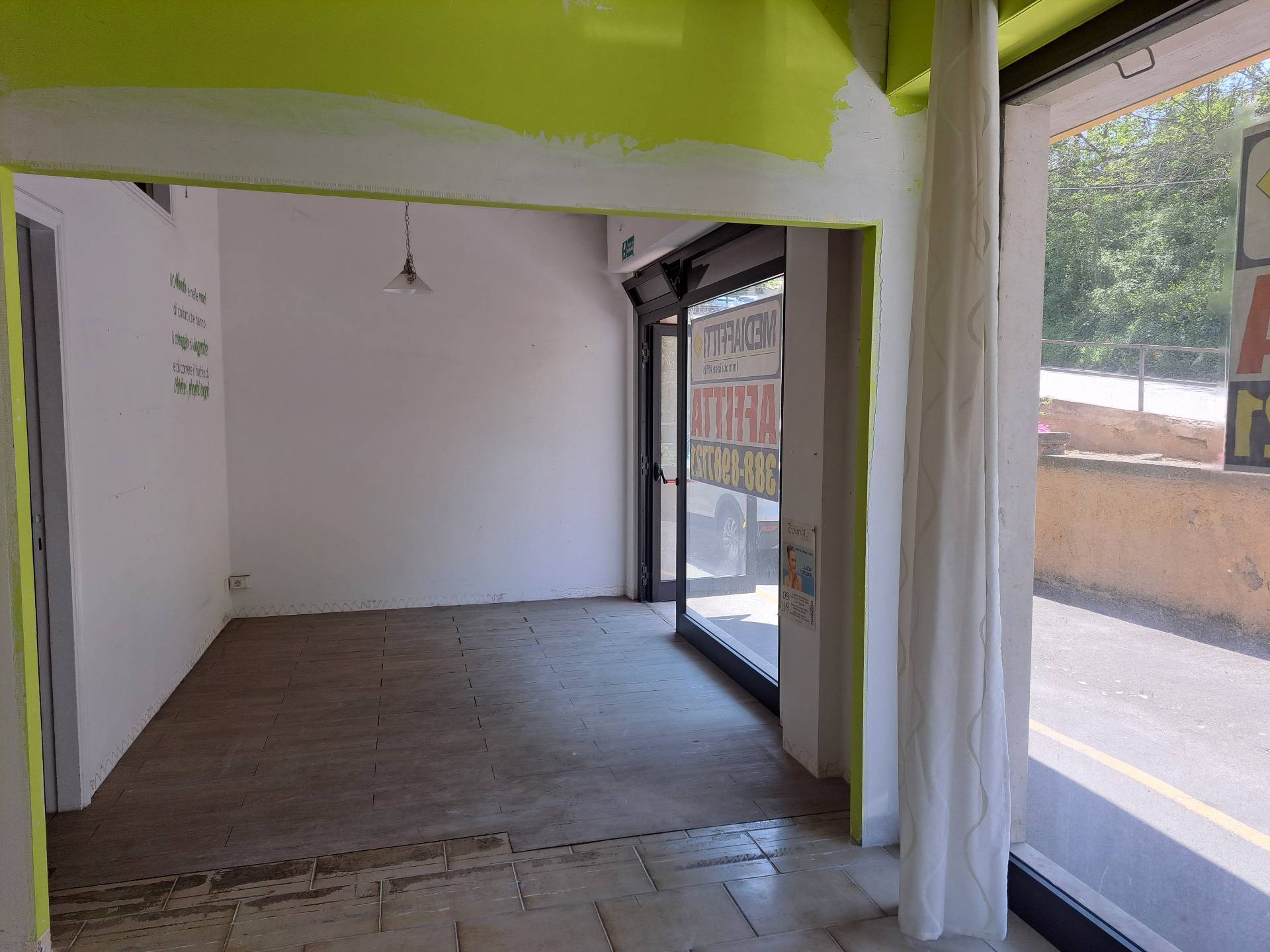 Fondo/negozio in affitto a Chieti, Tricalle
