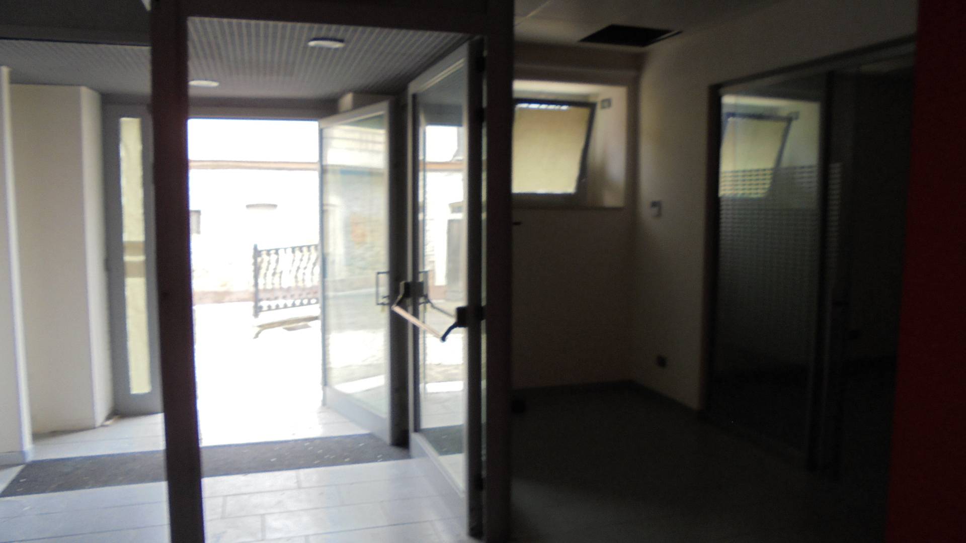 Locale commerciale in affitto a Nocciano