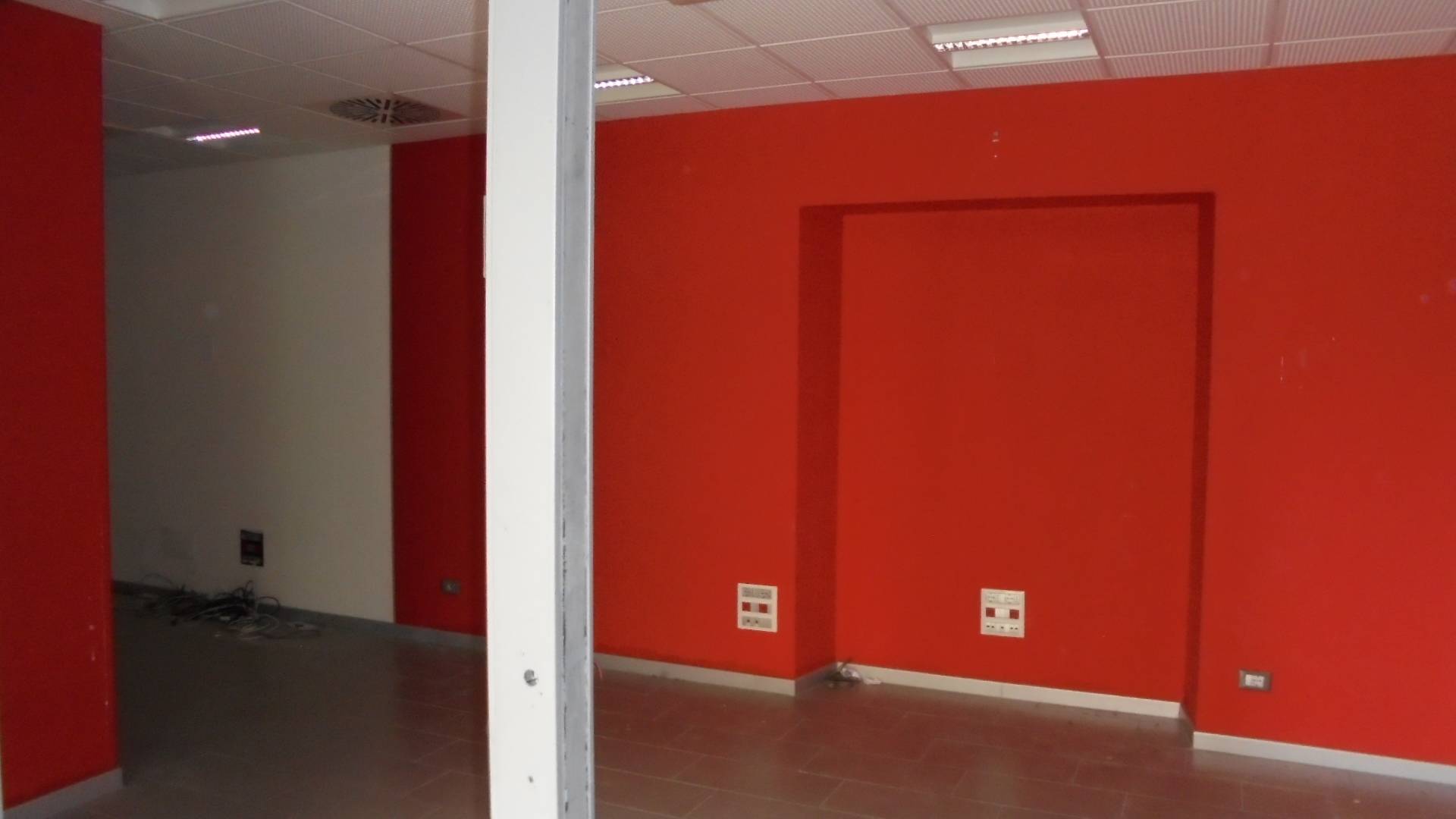 Locale commerciale in affitto a Nocciano