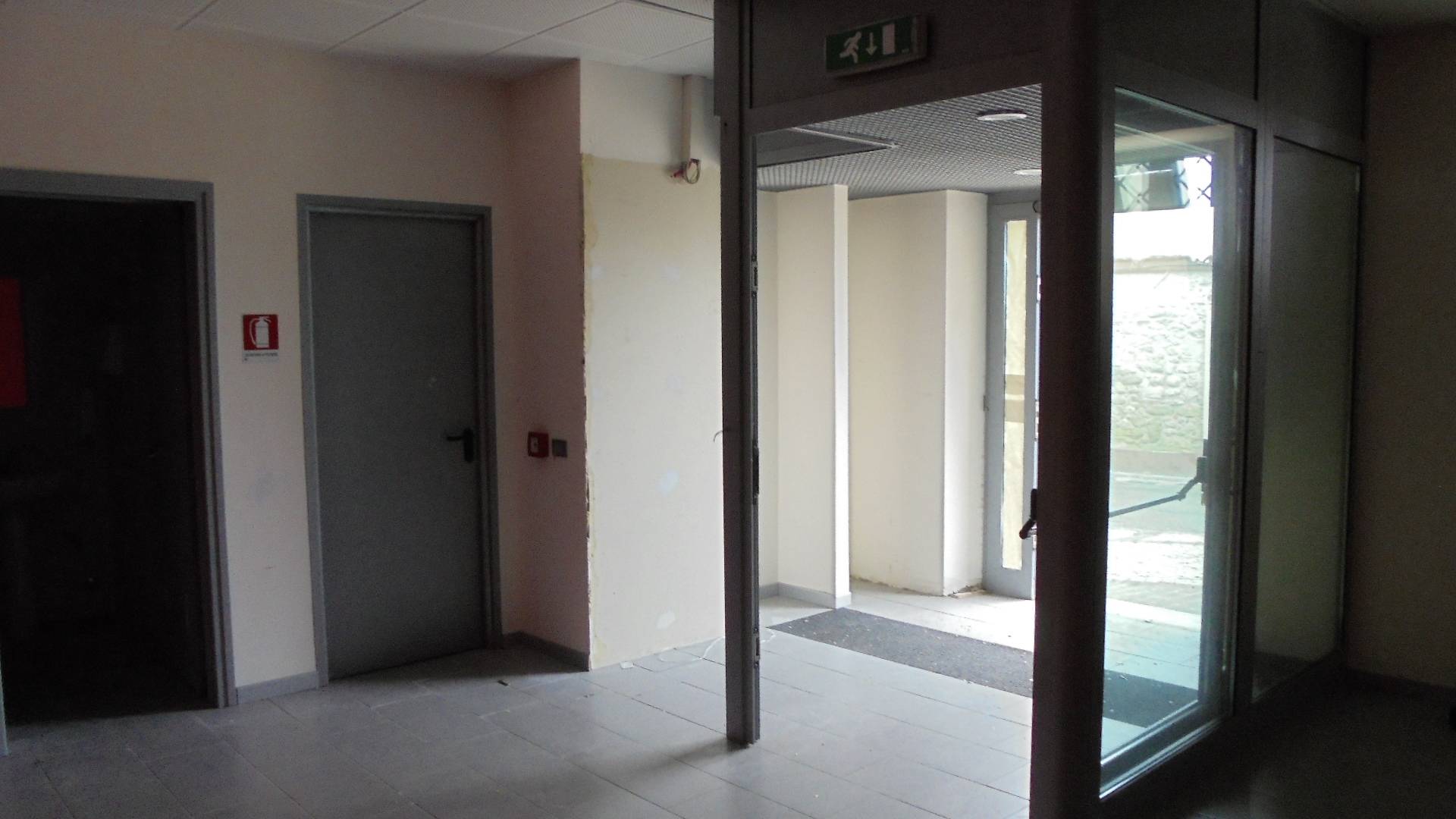 Locale commerciale in affitto a Nocciano