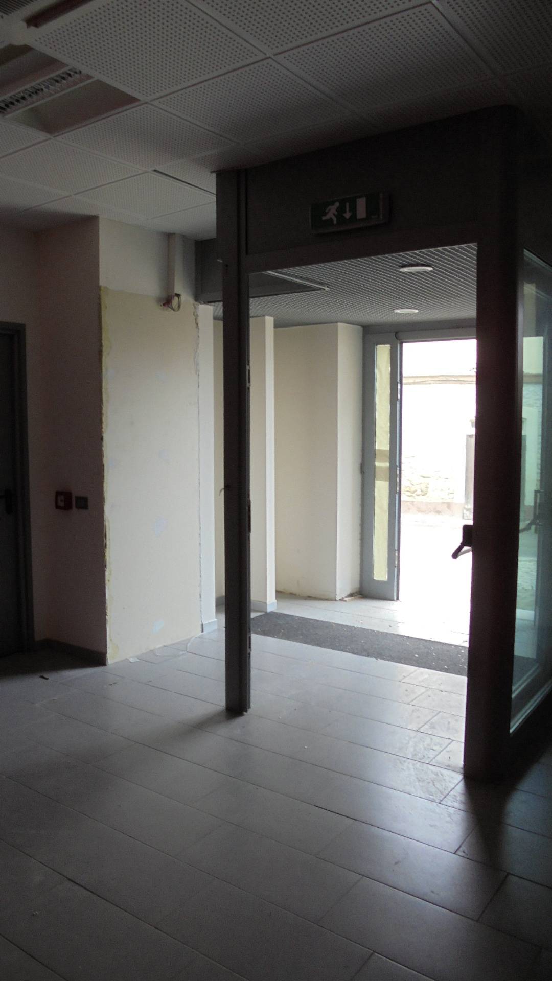 Locale commerciale in affitto a Nocciano