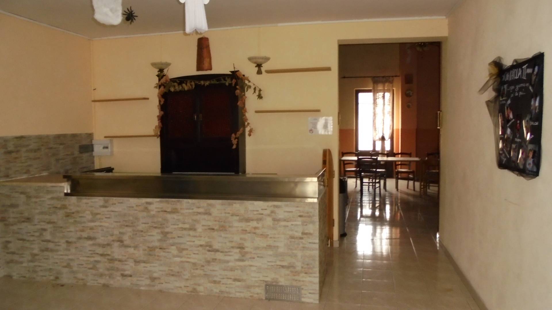 Attivit commerciale in affitto a Nocciano