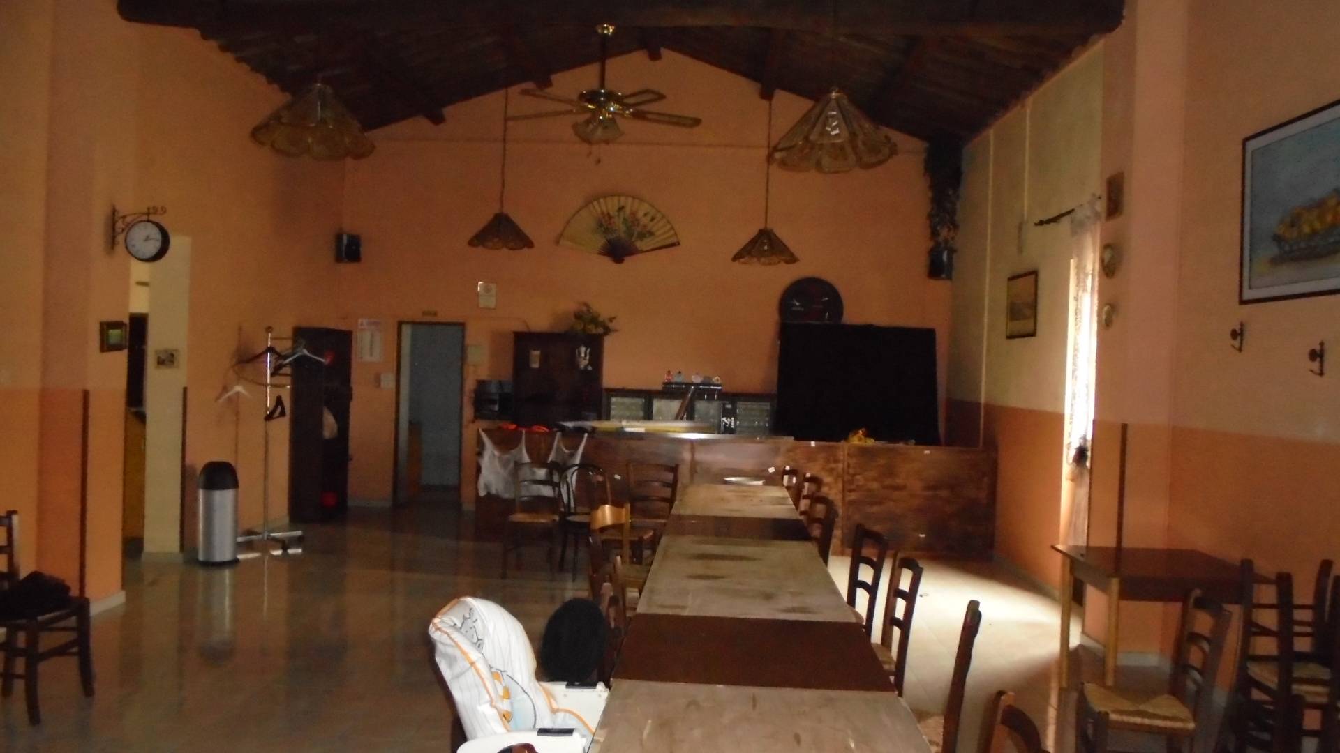 Attivit commerciale in affitto a Nocciano