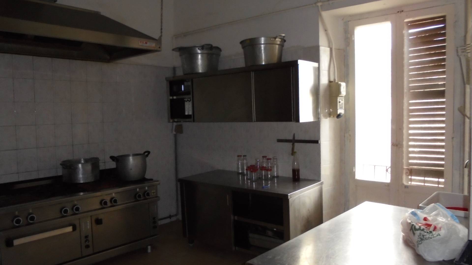 Attivit commerciale in affitto a Nocciano