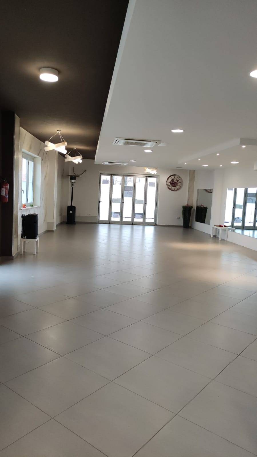 Locale commerciale in affitto a Pianella