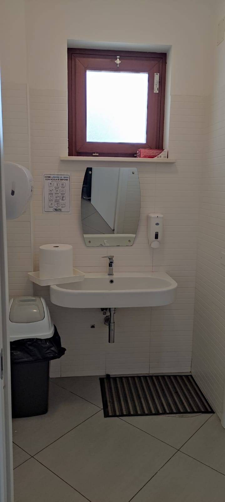 Locale commerciale in affitto a Pianella