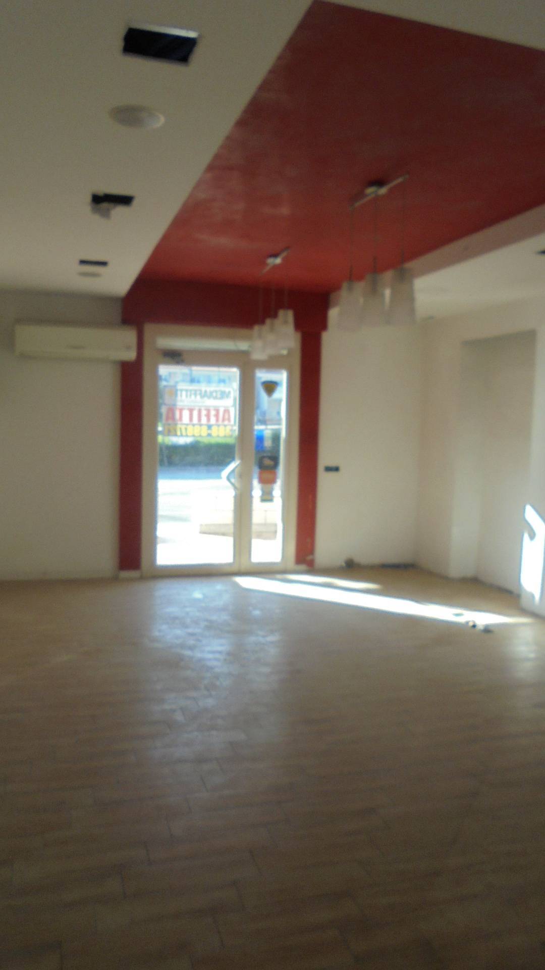 Attivit commerciale in affitto a Cepagatti, Vallemare