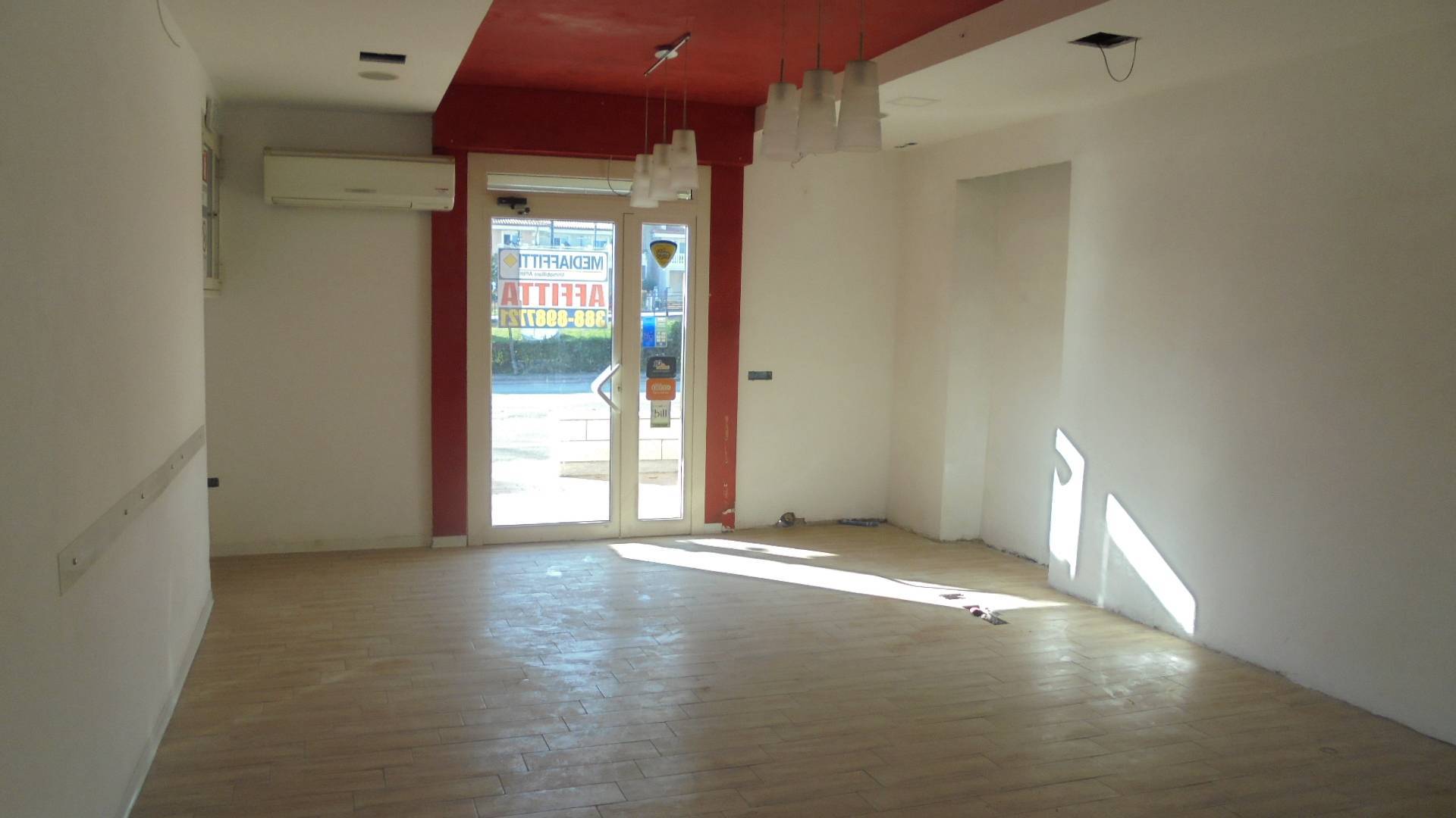 Attivit commerciale in affitto a Cepagatti, Vallemare