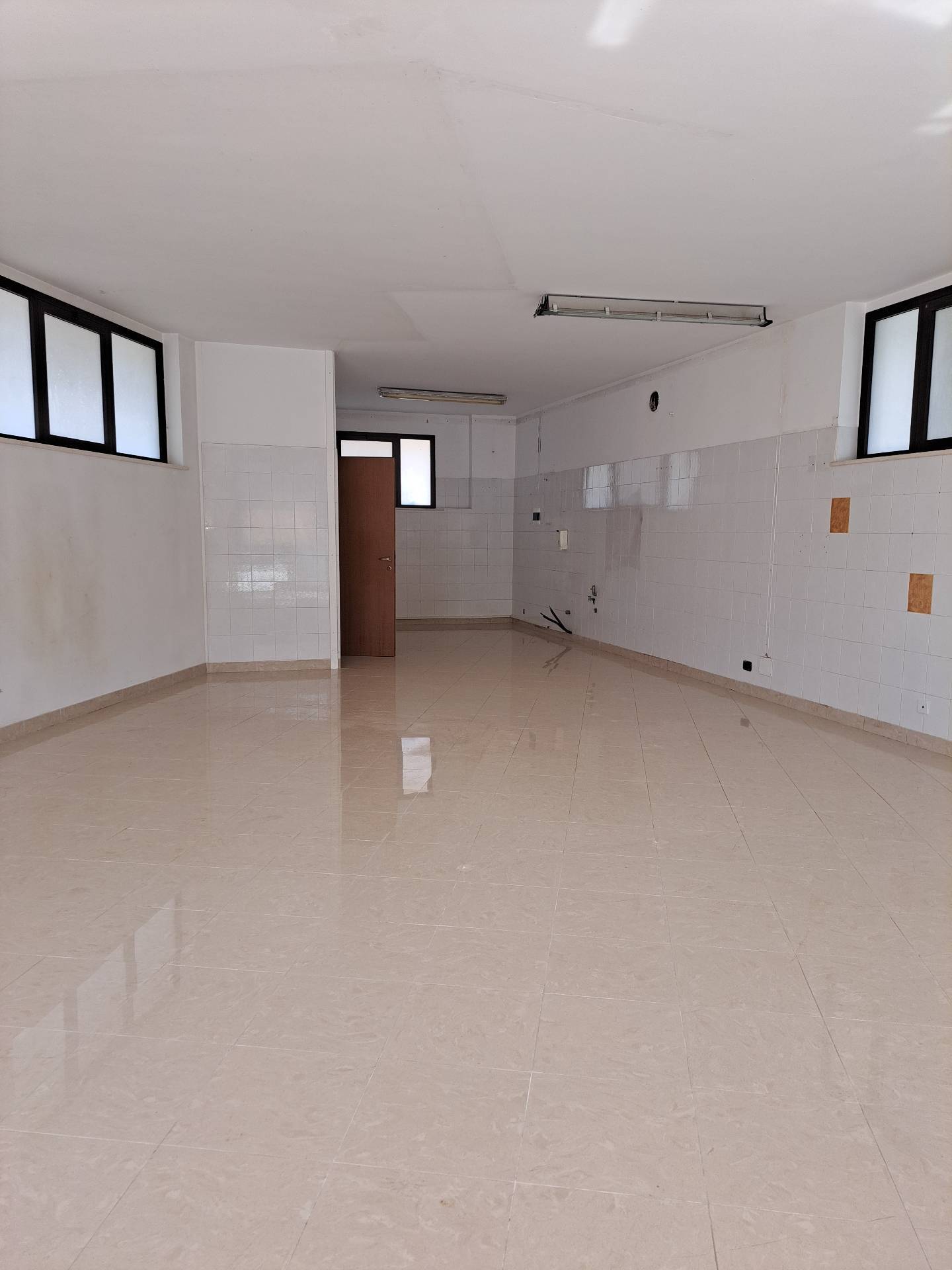 Locale commerciale in affitto a San Giovanni Teatino, Sambuceto