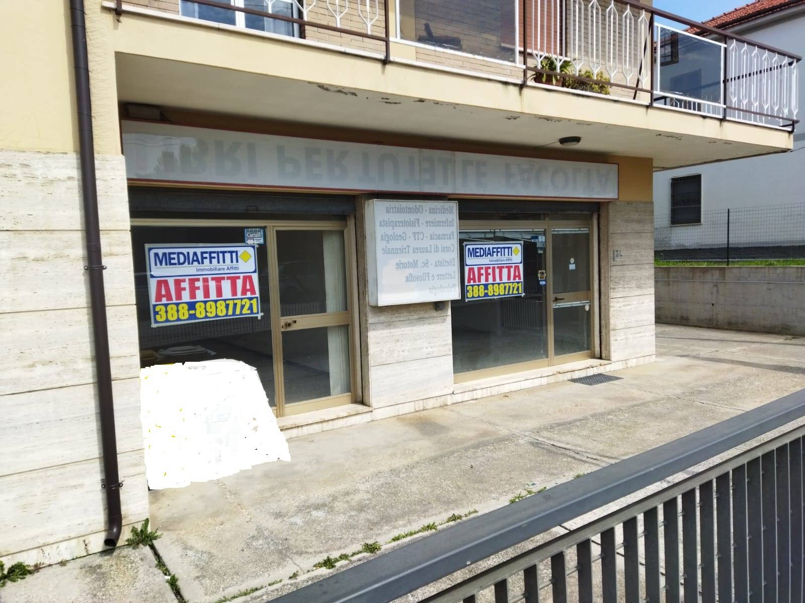 Locale commerciale in affitto a Chieti, Chieti Scalo