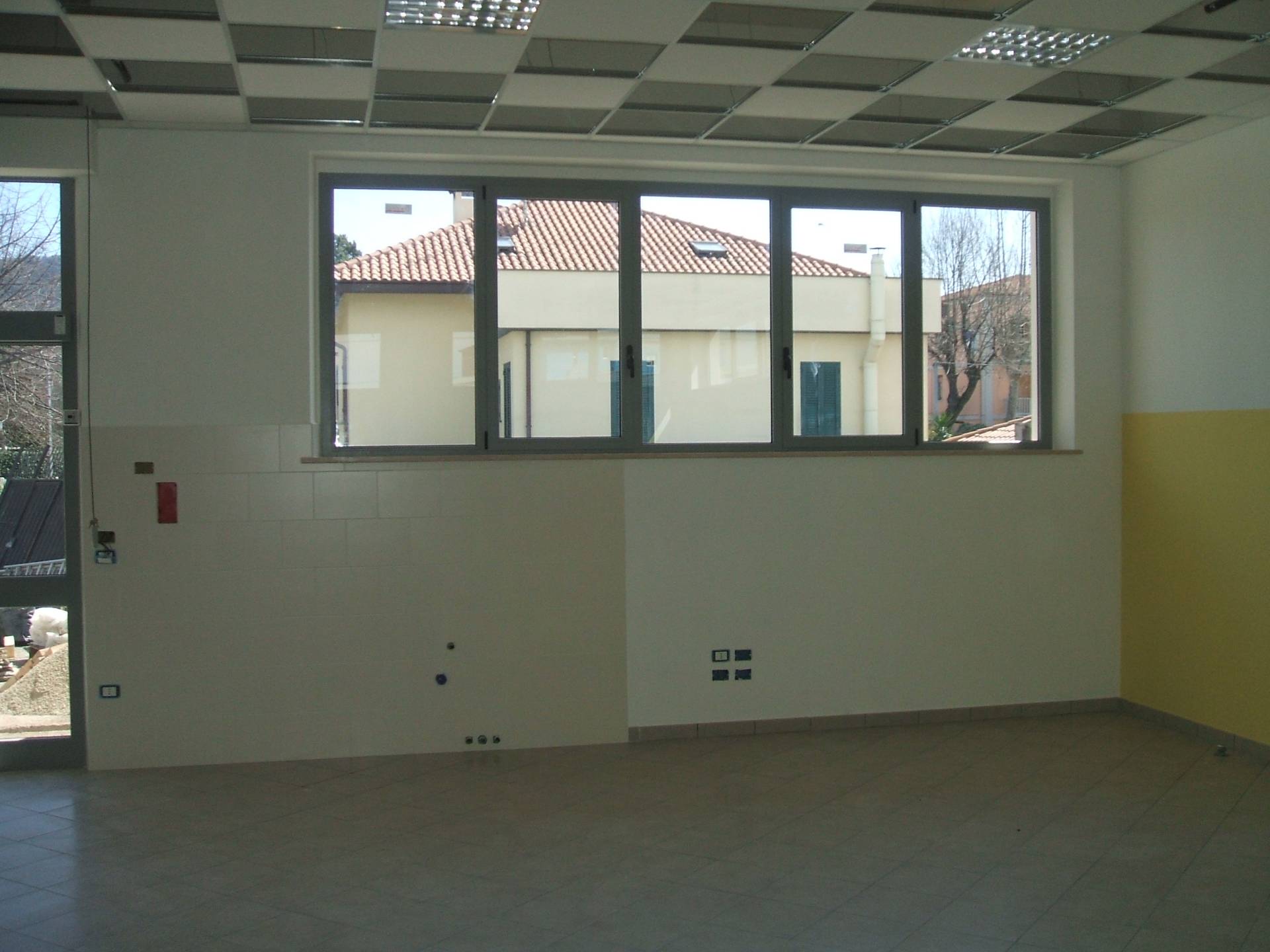 Fondo/negozio in affitto a Chieti, Chieti Scalo