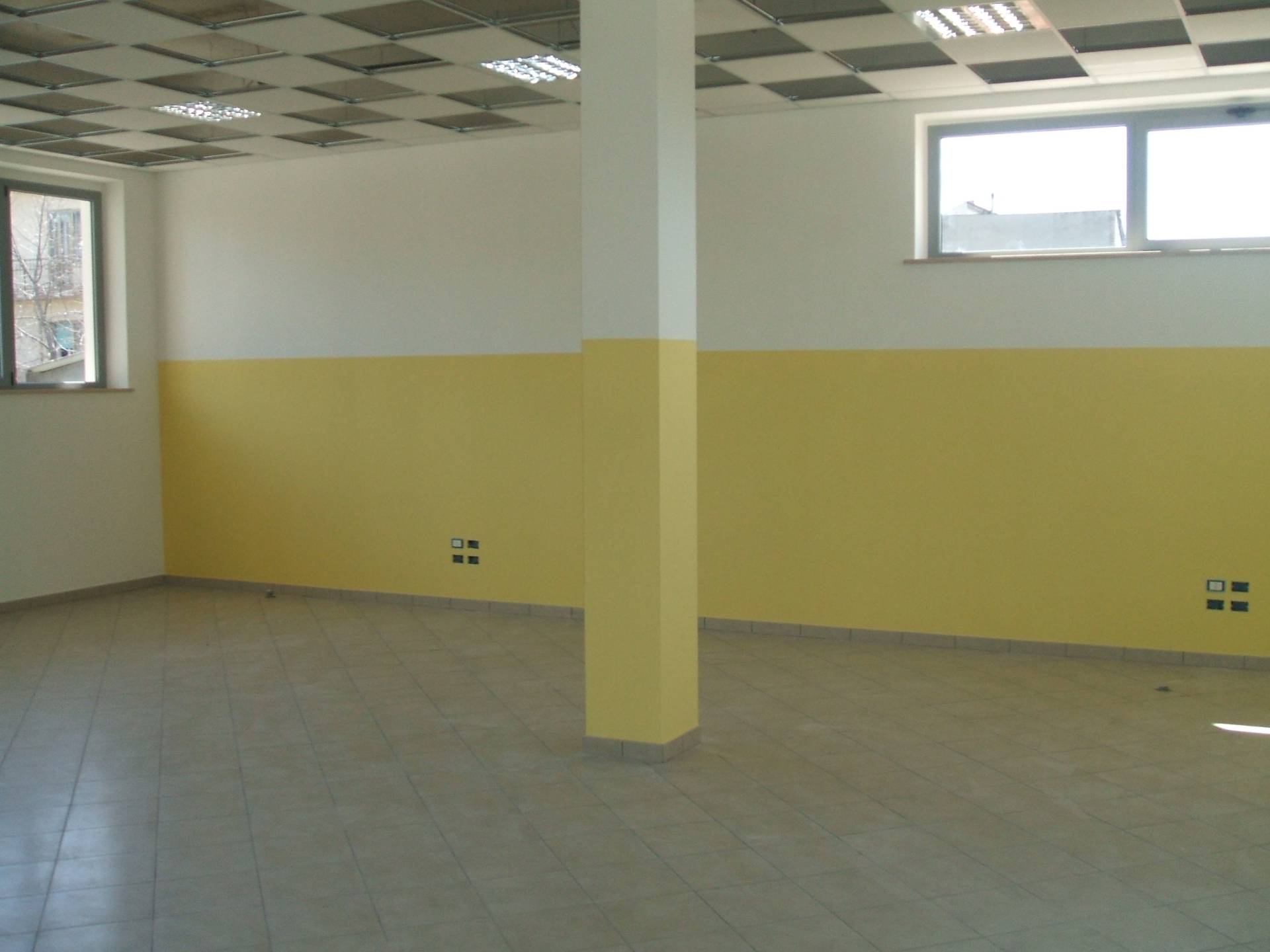 Fondo/negozio in affitto a Chieti, Chieti Scalo